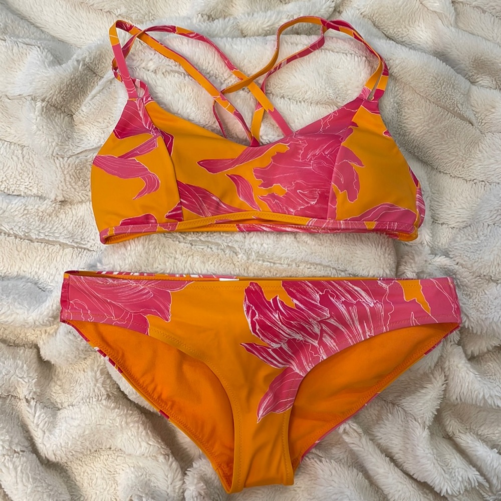 New Athleta size small bikini in beautiful orange/ fushia fabric.